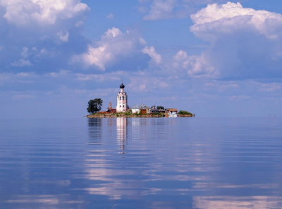 Спасо-Каменный монастырь: древняя обитель, «вырастающая» из воды