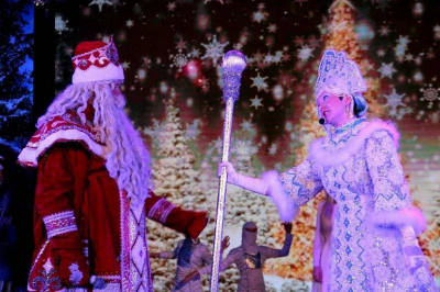 Бабродвиж в Красноярске: новогодняя программа «Крошка-ёлка», спектакль «Ножницы» и мастер-класс «Роспись матрёшки»